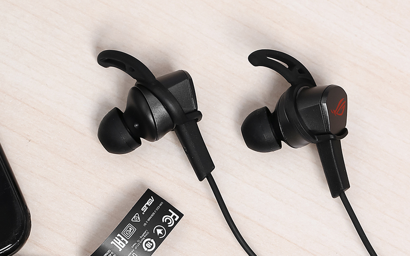 Tai nghe ASUS l&agrave; phụ kiện đến từ Đ&agrave;i Loan