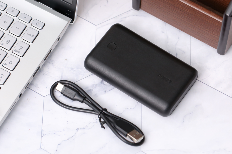 Thiết kế đầy nhỏ gọn của sạc dự phòng AUKEY PB-XD10