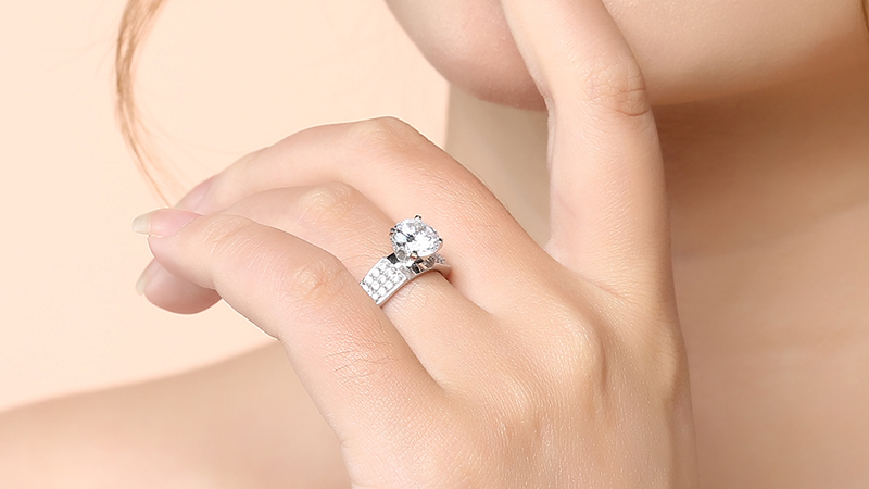 Nhẫn Bạc AvaJi AVJ.R000483 l&agrave;m từ chất liệu s&aacute;ng b&oacute;ng, thu h&uacute;t