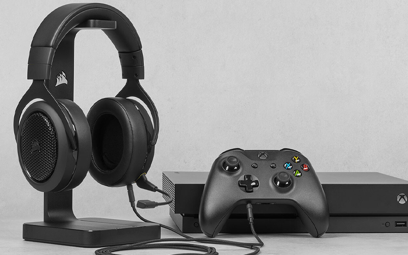 Tai nghe c&oacute; thiết kế gọn đẹp, đậm chất gaming