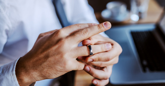 Top 10 mẫu nhẫn bạc nam đính đá đẹp thời trang cao cấp nên mua nhất