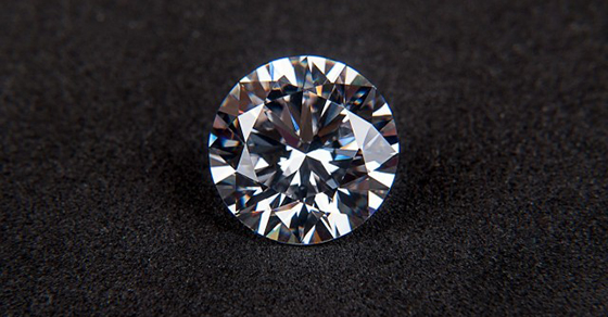 Đá cubic trang sức có giá trị như thế nào so với kim cương?