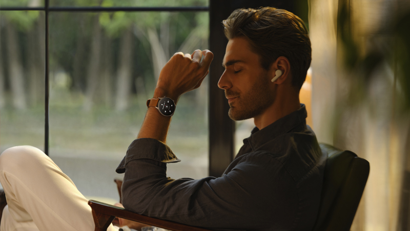 Đồng hồ c&oacute; trợ l&yacute; ảo được điều khiển bằng giọng n&oacute;i