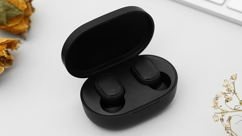 Tai nghe Xiaomi Earbuds Basic 2 BHR4272GL có thiết kế gọn nhẹ chỉ 35.4g