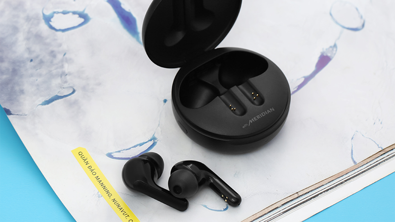 Thiết kế màu đen đầy hiện đại, cá tính của tai nghe True Wireless LG Tone Free HBS-FN6