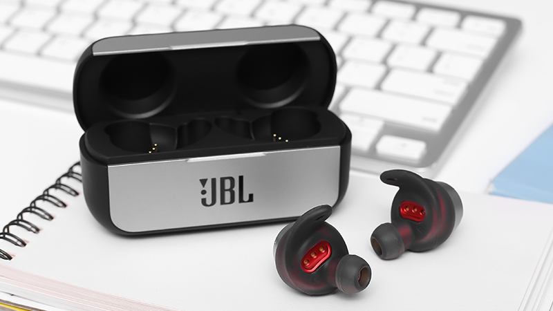 Thiết kế hiện đại của mẫu tai nghe True Wireless JBL REFFLOW