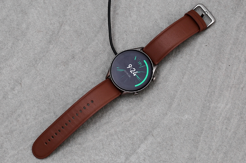 Đồng hồ thông minh Amazfit GTR 3 PRO có vẻ ngoài bóng bẩy