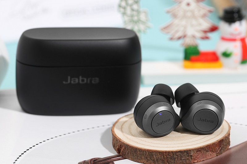 Tai nghe True Wireless Jabra Elite 85T sang chảnh với kích thước nhỏ gọn phủ màu đen titanium