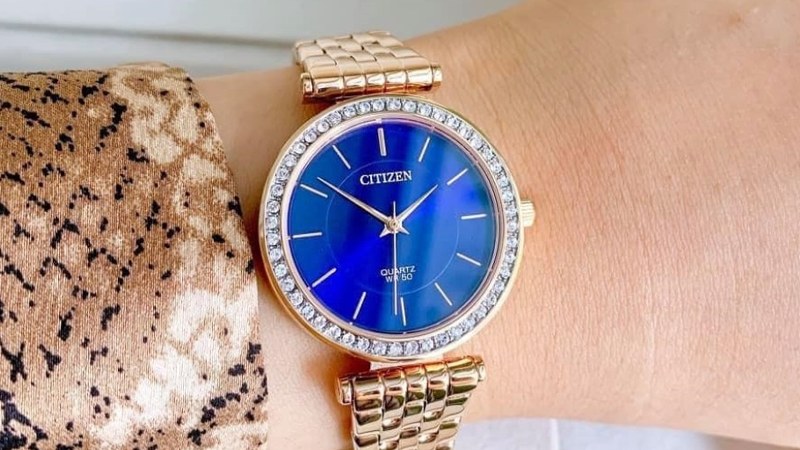 Thiết kế quý phái của mẫu đồng hồ CITIZEN 30 mm Nữ ER0213-57L