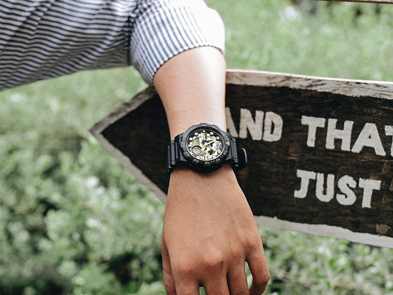 CASIO 47.7 mm Nam AEQ-100BW-9AVDF sở hữu nhiều tiện ích giúp bạn quản lý thời gian tốt hơn