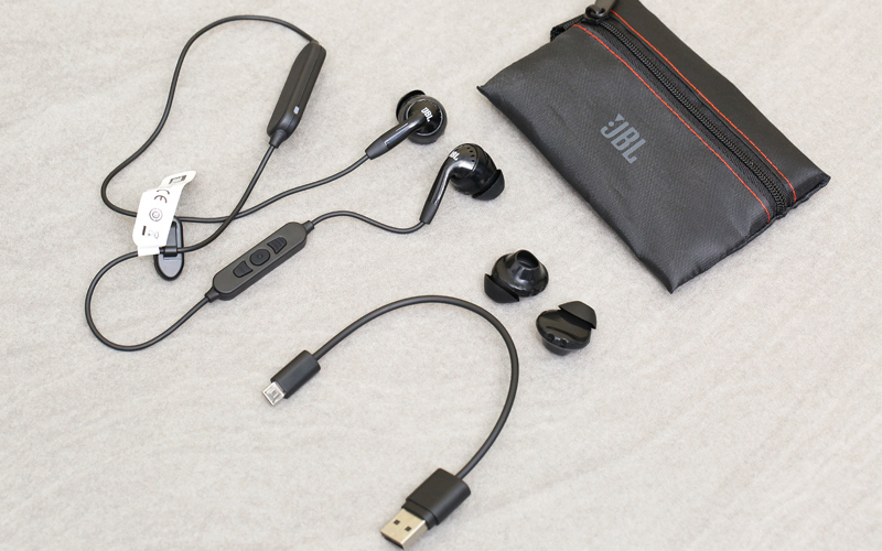 Bạn nên lựa chọn tai nghe phù hợp với nhu cầu và tài chính của mình