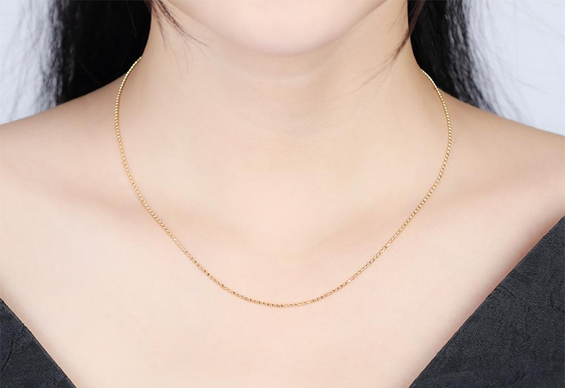 Bạn n&ecirc;n chọn d&acirc;y chuyền ph&ugrave; hợp với d&aacute;ng cổ