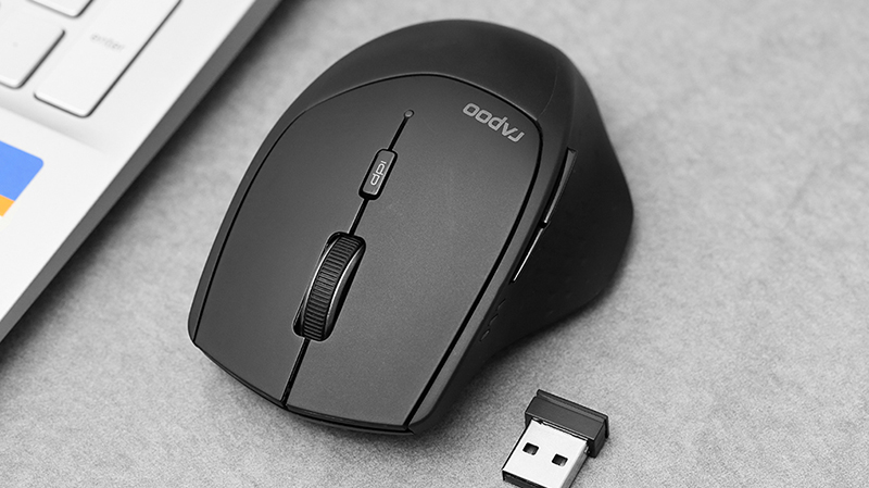 Chuột Rapoo MT550 c&oacute; thiết kế tinh xảo, được l&agrave;m bằng chất liệu cao su mềm