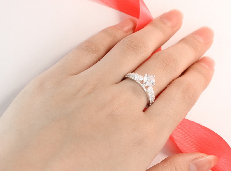 Top 15 mẫu nhẫn bạc đính đá ấn tượng và sang trọng nhất 2021 - Thegioididong.com