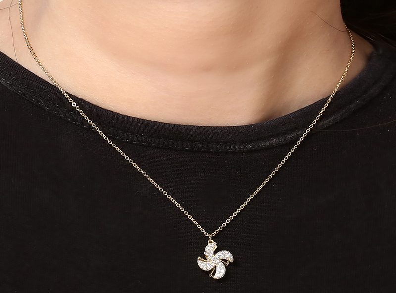 Mặt dây chuyền hình chong chóng đính đá