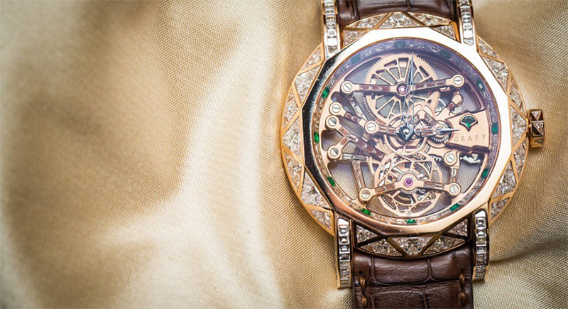 Sự kh&aacute;c nhau về chuyển động của kim d&acirc;y tr&ecirc;n đồng hồ cơ v&agrave; đồng hồ pin