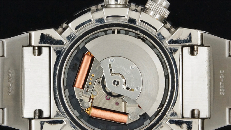 Đồng hồ pin hoạt động dựa v&agrave;o năng lượng điện của pin