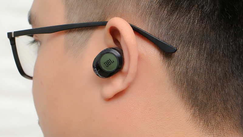 JBL đã tích hợp công nghệ JBL Pure Bass Sound trên cả 2 sản phẩm