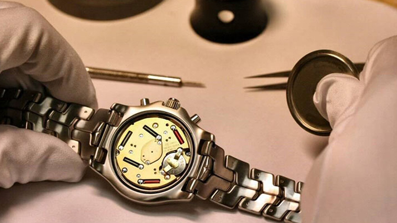 C&aacute;c đồng hồ d&ugrave;ng m&aacute;y Quartz c&oacute; độ bền cao