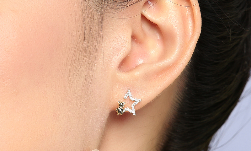 Chất liệu b&ocirc;ng tai hợp kim, được đ&iacute;nh đ&aacute; CZ sang trọng 