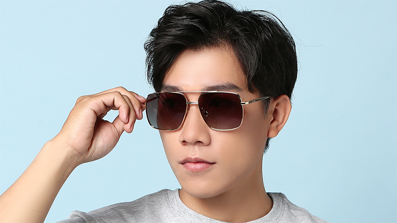 Kính mắt Dora với thi&ecirc;́t k&ecirc;́ sang trọng, ch&acirc;́t lượng cao