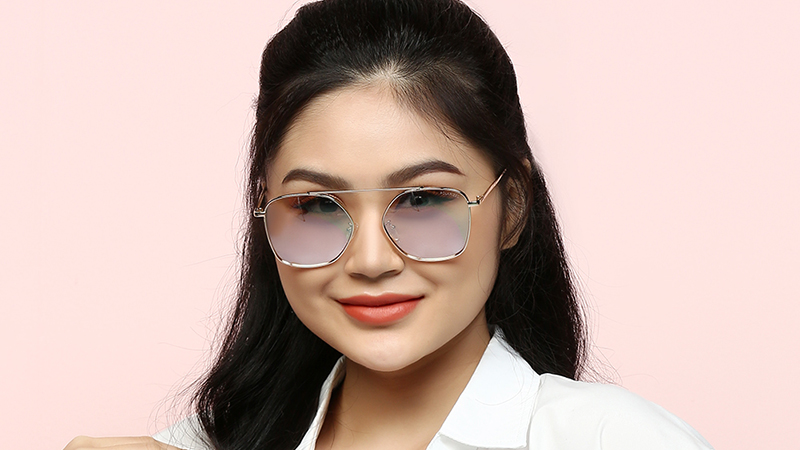 Tròng CR39 của kính JS1775_57_C2 có màu nâu nhạt, lịch lãm thanh lịch 