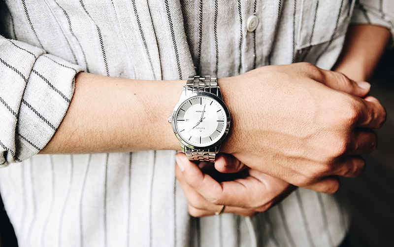 Những ti&ecirc;u ch&iacute; bạn n&ecirc;n chọn đồng hồ titan