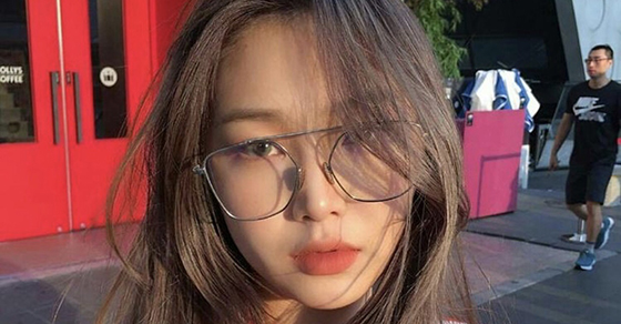 Top 10 mắt kính nữ gọng kim loại siêu bền đẹp mà bạn nên sở hữu ngay