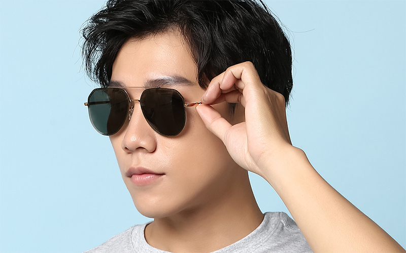 Kính được trang bị công nghệ UV400 và Polarized