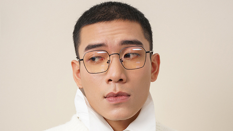 Gọng kính kim loại được các thương hiệu thiết kế đa dạng với nhiều mẫu mã