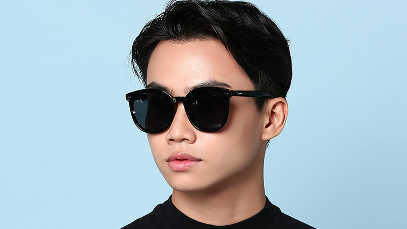 Mắt kính Dora BC101-C1 mang trên mình tông màu đen hiện đại và thời thượng