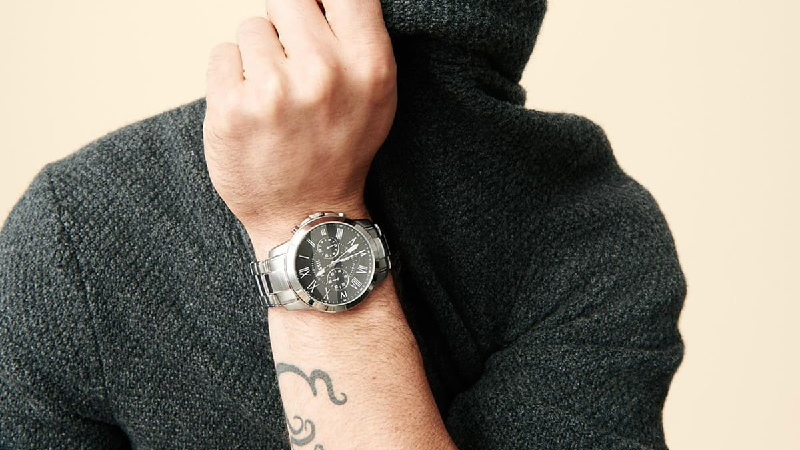 Fossil FS5637 l&agrave; mẫu đồng hồ nam c&oacute; thiết kế m&agrave;u bạc đồng nhất với d&acirc;y đeo kim loại