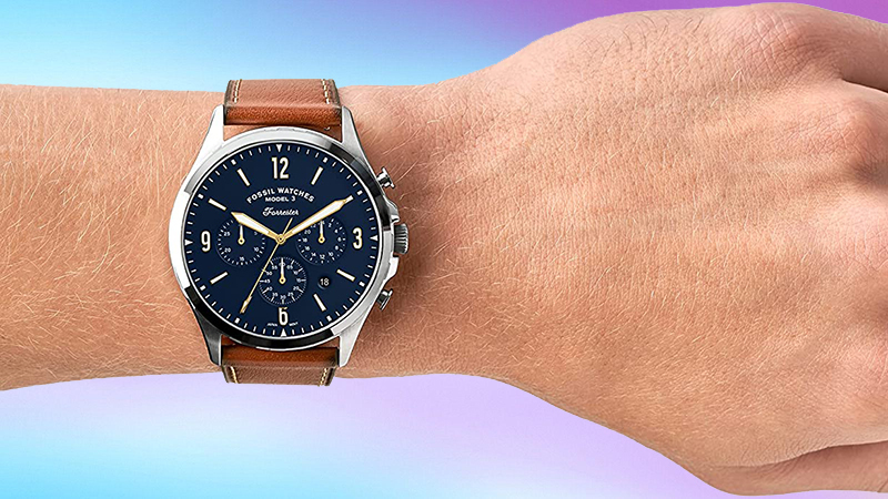 Fossil FS5607 c&oacute; vỏ bạc được đ&aacute;nh b&oacute;ng s&aacute;ng c&ugrave;ng mặt đồng hồ m&agrave;u xanh