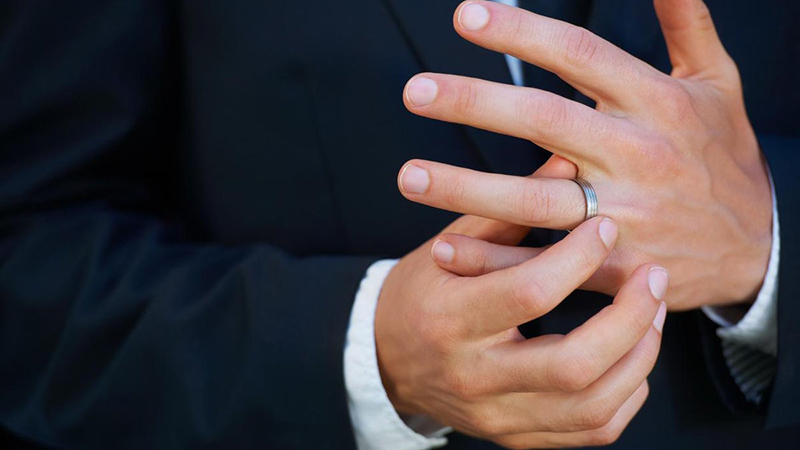 Bạn nên cân nhắc các tiêu chí phù hợp khi chọn nhẫn