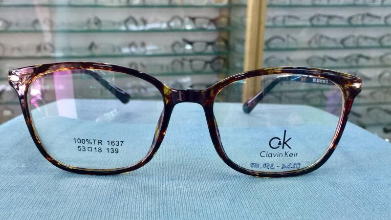 Mắt k&iacute;nh gọng nhựa c&oacute; thiết kế đẹp, độ bền cao