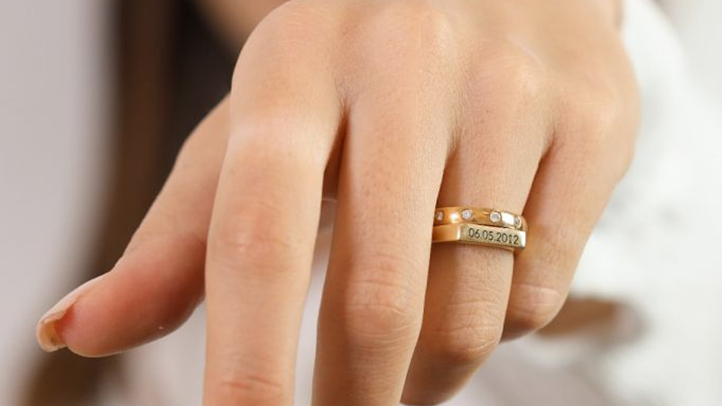 Nhẫn vàng 18K được chế tác tinh tế