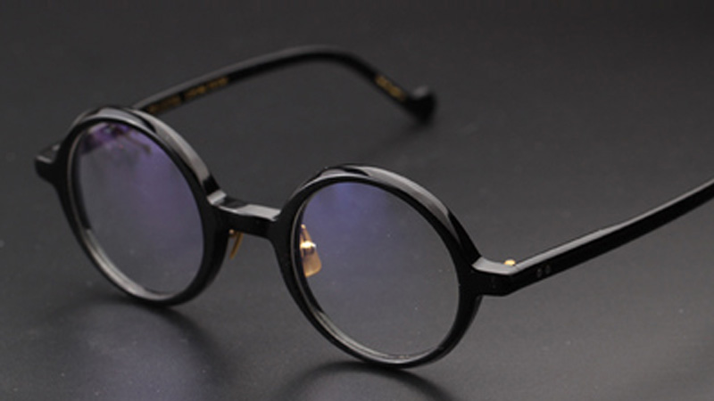 Mắt kính nam gọng tròn có thiết kế đẹp mắt, phù hợp với xu hướng thời trang trẻ