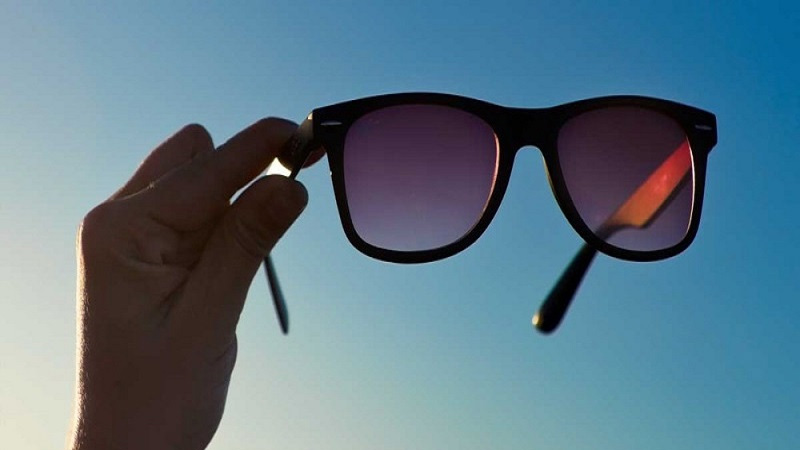 Mắt kính hỗ trợ lọc tia UV sẽ giúp bảo vệ mắt tốt hơn