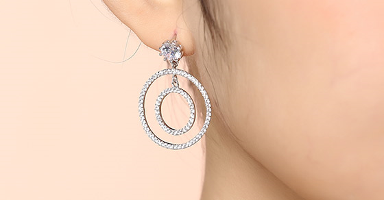 Top 10 mẫu bông tai hình học cho nữ cách điệu, độc đáo nhất 2022