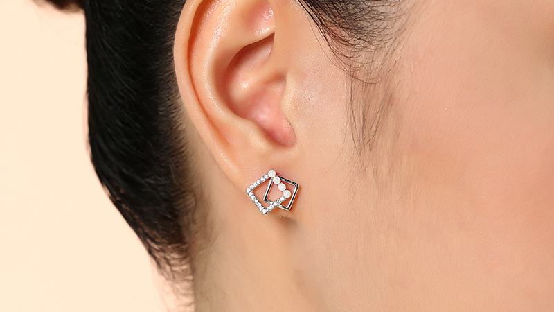 Bông tai vuông sang trọng, nữ tính