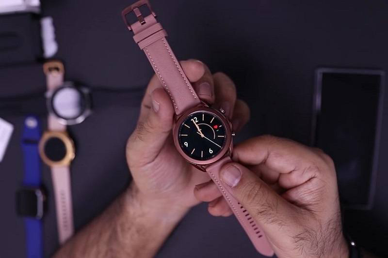 N&ecirc;n chọn mua đồng hồ th&ocirc;ng minh c&oacute; hệ điều h&agrave;nh ph&ugrave; hợp với điện thoại