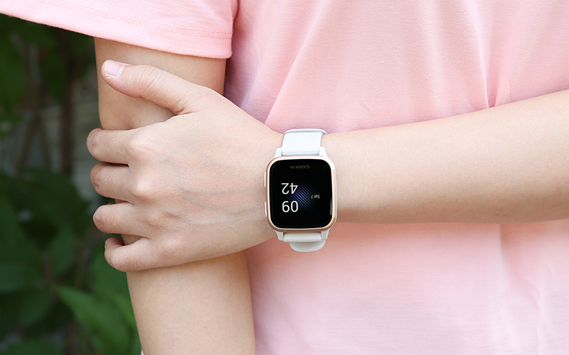 Đồng hồ th&ocirc;ng minh hiện đại, sang trọng 