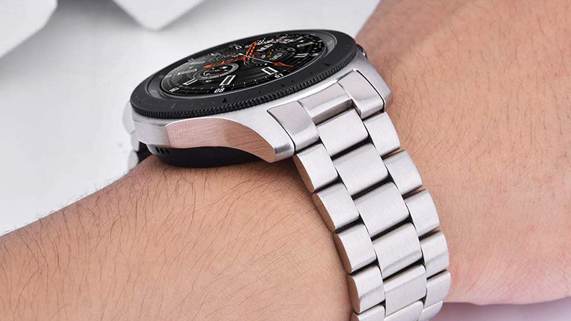 Đồng hồ d&acirc;y kim loại sang trọng 