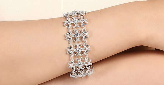 Top 10 mẫu vòng tay nữ bản to cá tính, lạ mắt nhất dịp Tết Nhâm Dần