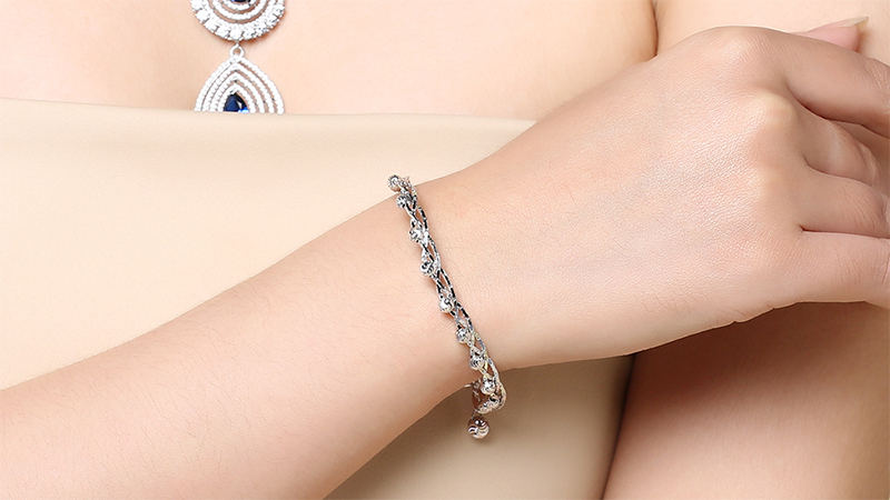 Chiếc lắc là phụ kiện chất lượng, rất phù hợp làm quà tặng