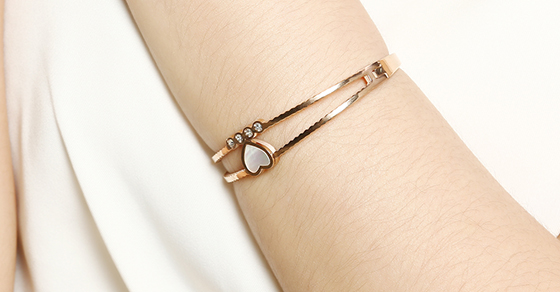 Top 10 vòng tay hợp kim siêu hot cho bạn gái dịp Valentine 2022