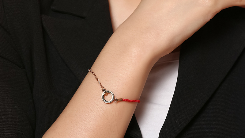 Chiếc v&ograve;ng tay AVJ.T000068.00 c&oacute; thiết kế trẻ trung, hiện đại