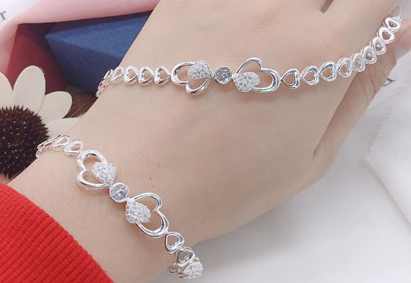 Lắc tay phù hợp với kích thước và hình dáng tay