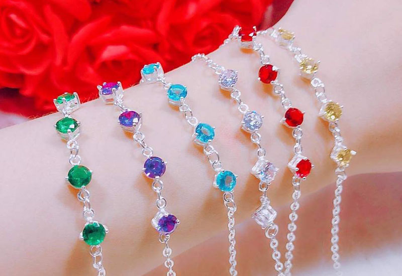 Chọn lắc tay quà tặng theo ý nghĩa và phong thủy