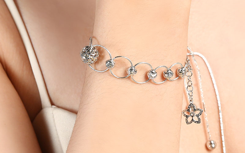 Lắc Tay AvaJi AVJ.B000028 dễ phối quần áo